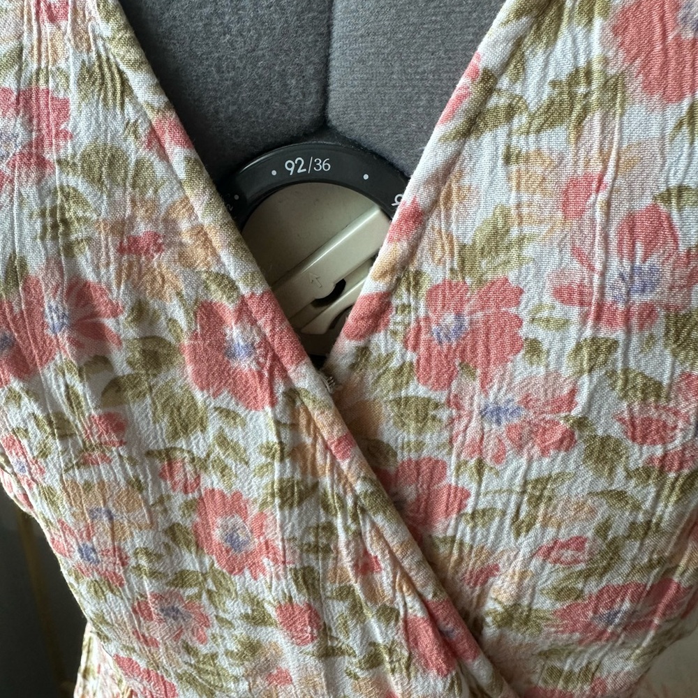 American Eagle Outfitters Floral Peach Romper - Picture 3 of 6